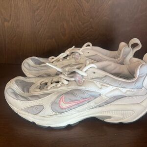 Nike Women's Athletic Shoes in White and Pink